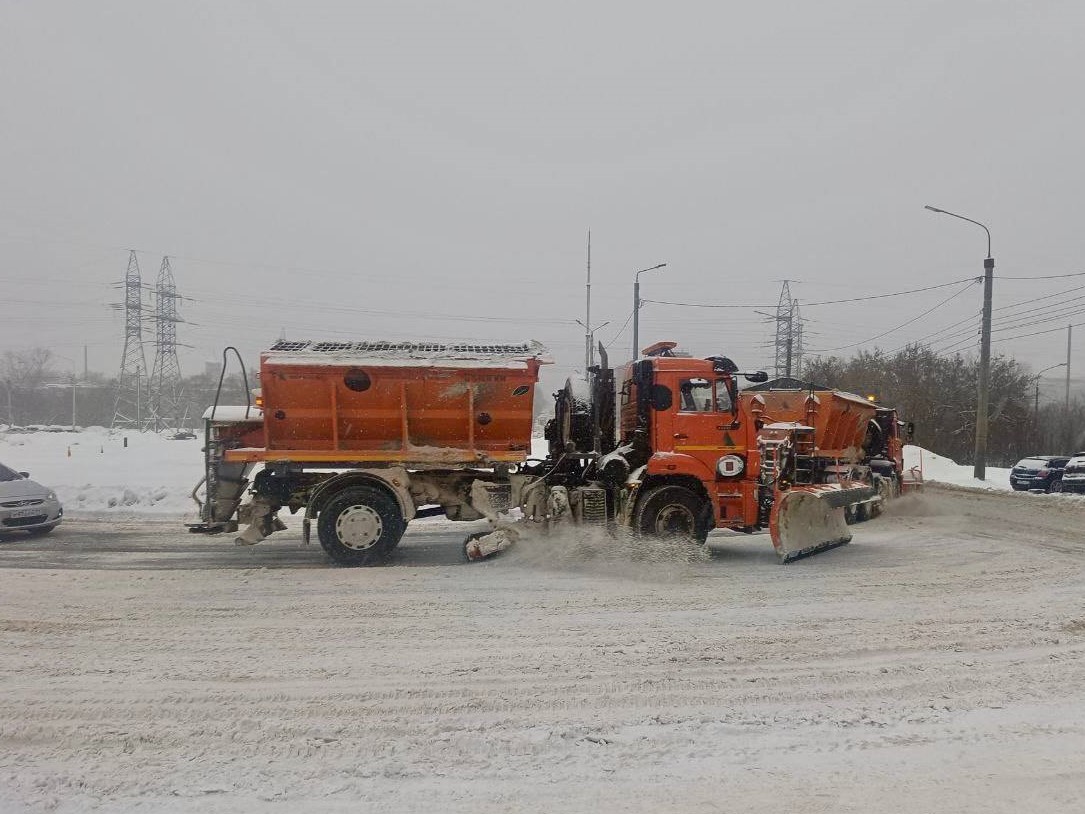 В Туле продолжается уборка и вывоз снега.