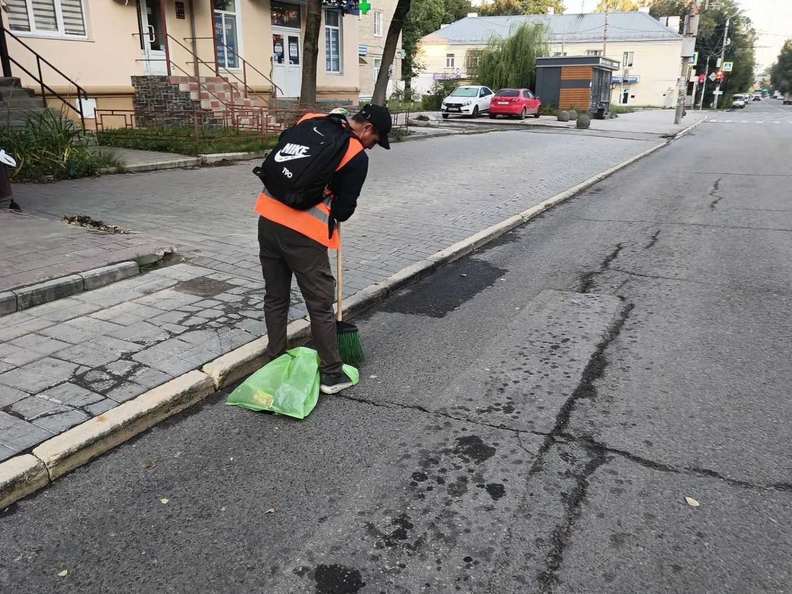 Уборка и благоустройство в городе.