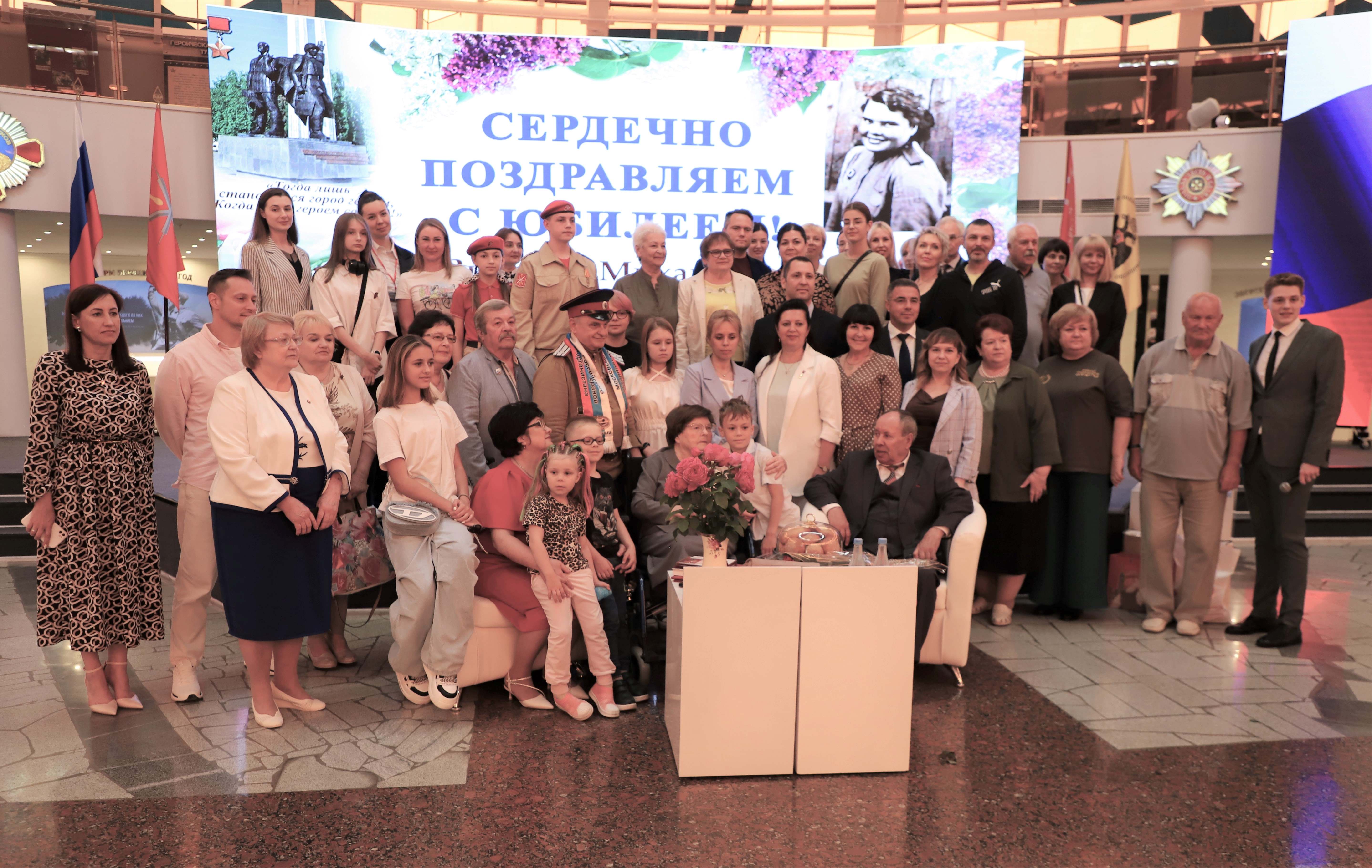 В Туле с вековым юбилеем поздравили участницу Великой Отечественной войны Зинаиду Кистаеву.