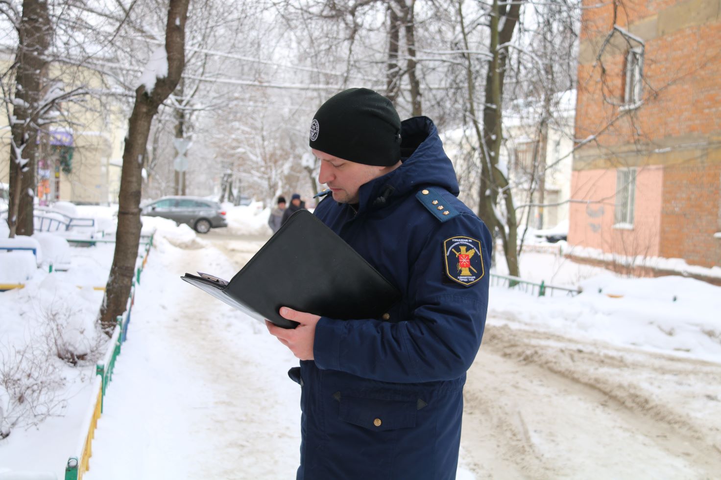 В тульских дворах продолжают проверять качество уборки от снега и наледи.