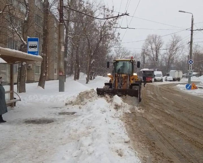 В Максимовском проезде, на улицах Фрунзе и Серебровской временно ограничат парковку транспорта.