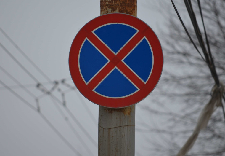 На улице Путейской и Красноармейском проспекте временно запретят остановку и стоянку автотранспорта.