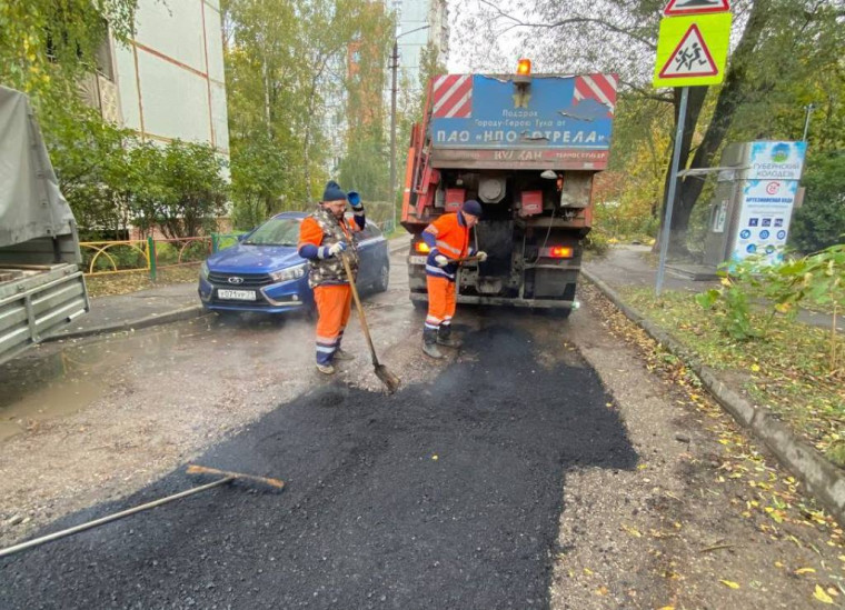 В Туле продолжается аварийно-восстановительный ремонт дорог.