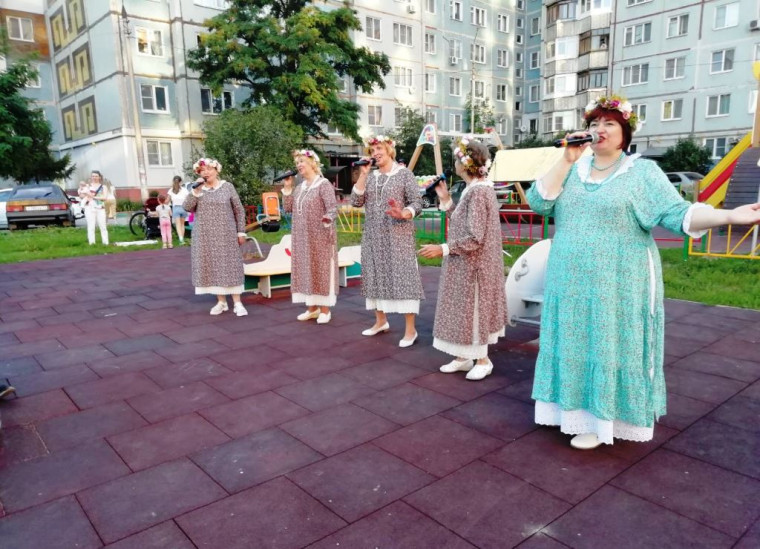 В Советском округе прошел праздник двора.