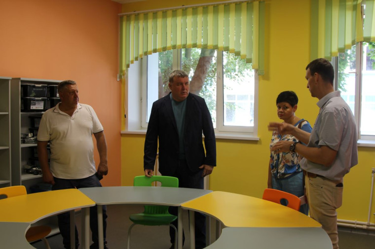 Илья Беспалов о ремонте школы на ул. Кауля: Кабинеты и помещения выглядят красивыми и современными.