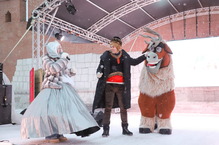 На Казанской набережной показали «Сказочный спектакль».