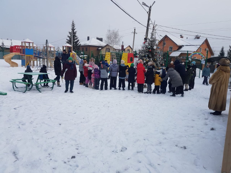 В посёлке Горелки юные туляки отметили Новый год и наступающее Рождество.