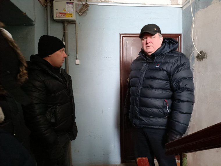 Илья Беспалов встретился с жителями квартир, пострадавших при пожаре в доме на ул. Кирова.