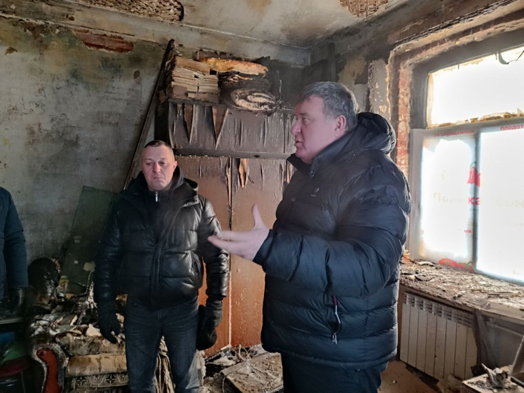 Илья Беспалов встретился с жителями квартир, пострадавших при пожаре в доме на ул. Кирова.