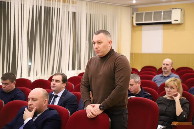Илья Беспалов провел совещание по организации крещенских купаний на территории города.