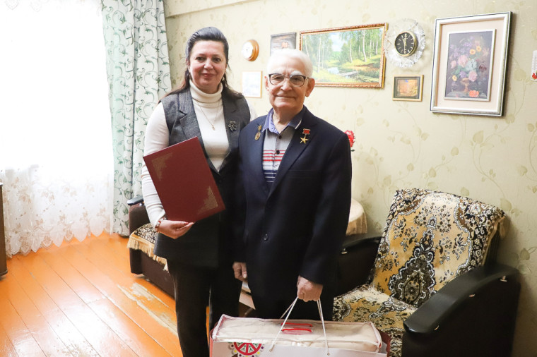 Почетного гражданина города-героя Тулы Сергея Серебрякова поздравили с юбилеем.