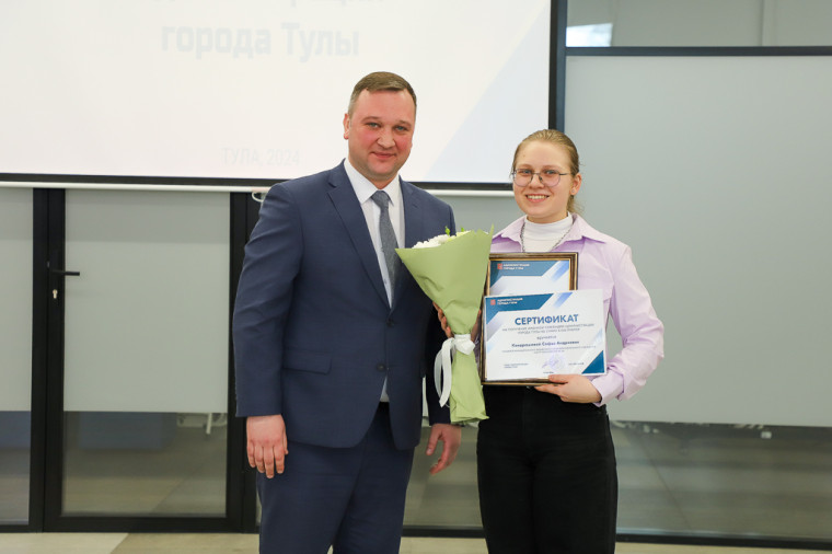 Илья Беспалов вручил именные стипендии юным тулякам.
