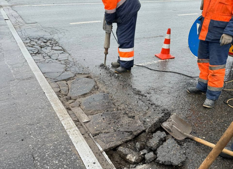 В Туле проводят аварийно-восстановительный ремонт дорог.