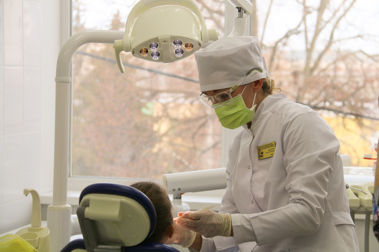 В Центре образования №1 прошёл урок с участием стоматолога.