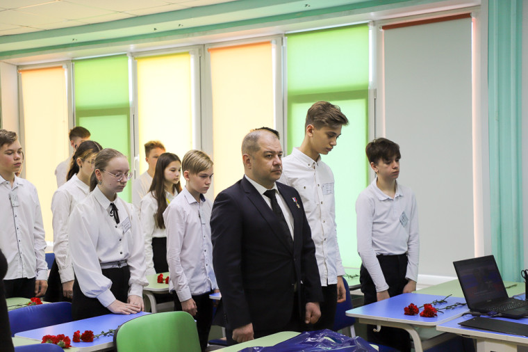 Центр образования №1 посетил Герой России Руслан Кокшин.