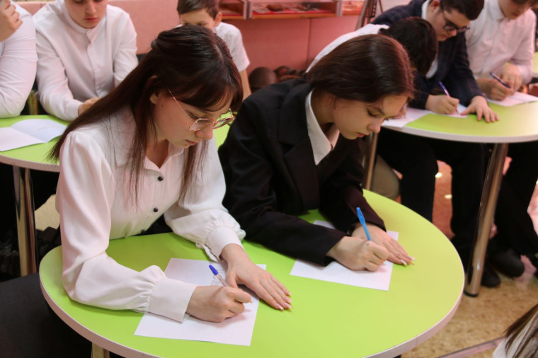 В тульских школах прошли Уроки Мужества «Мы Россия».
