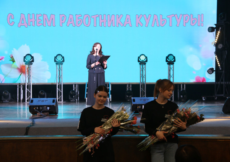 От имени Ильи Беспалова работников культуры поздравили с профессиональным праздником .