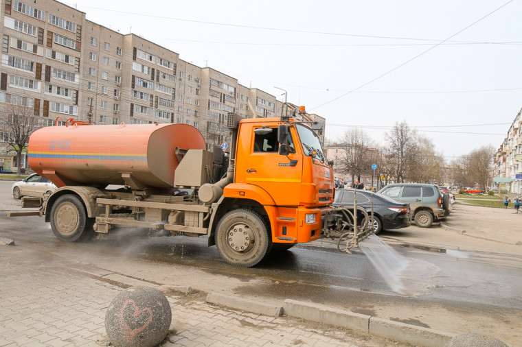 Илья Беспалов проверил уборку на второстепенных улицах.