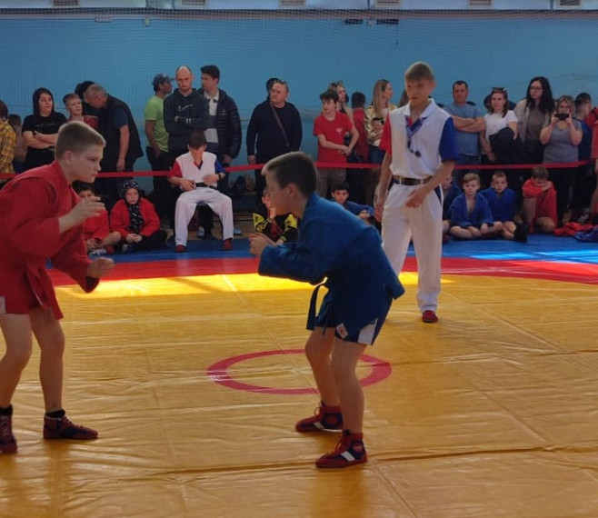 В спортивном комплексе «Металлург» прошел юношеский межрегиональный турнир по самбо.