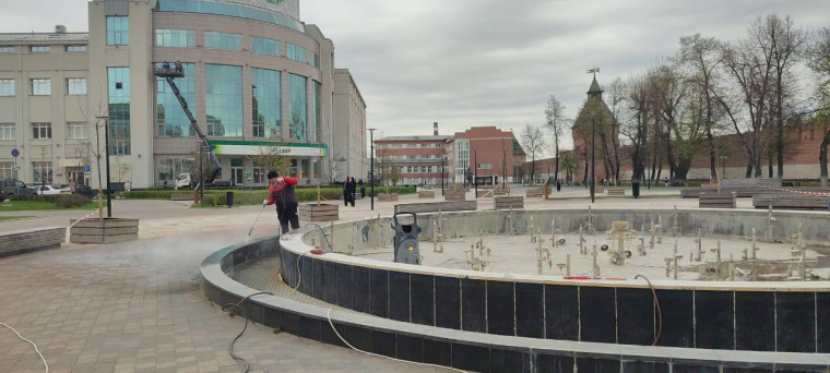 Завершается подготовка фонтанов города к работе в сезон .
