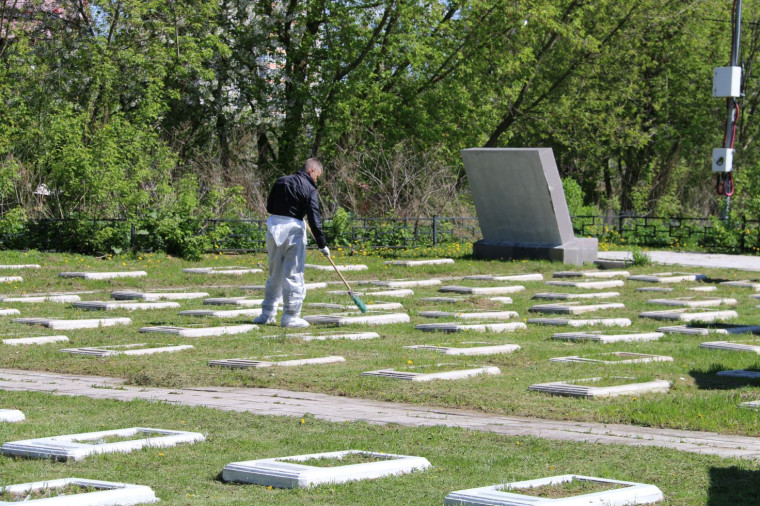 В Туле завершают работы по приведению в порядок воинских захоронений.