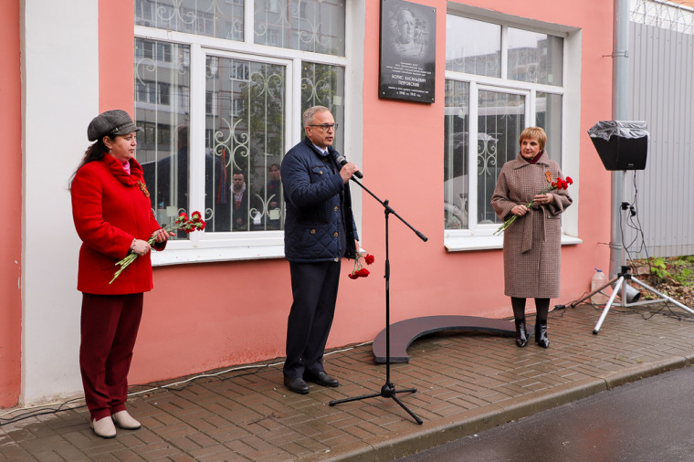 В Туле открыли мемориальную доску выдающемуся хирургу Борису Петровскому.