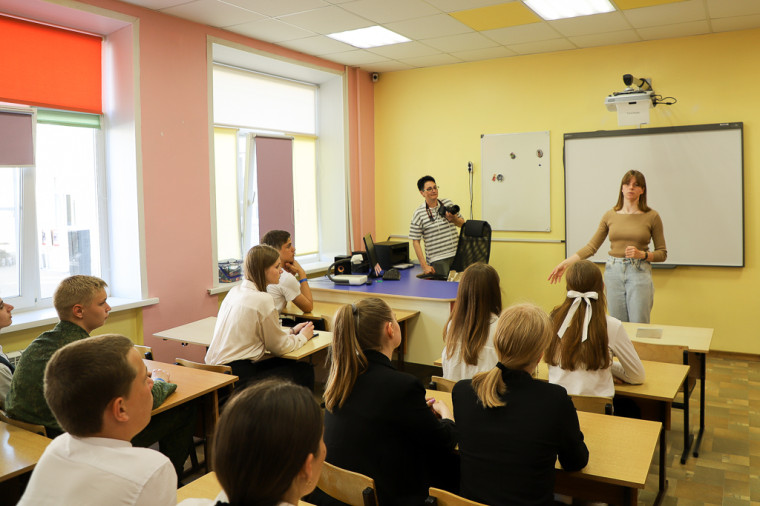 Илья Беспалов приветствовал участников юбилейного Слета именных школ.