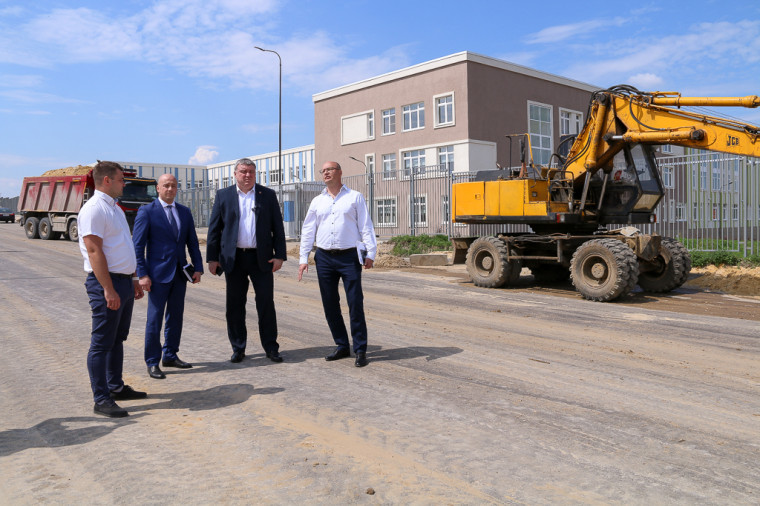 Илья Беспалов проверил ход строительства новой дороги в Привокзальном округе.