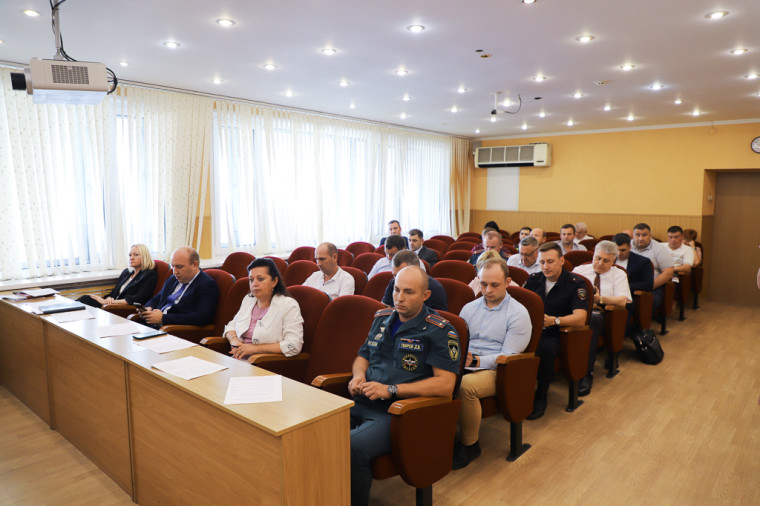 Илья Беспалов провел заключительное совещание по подготовке к празднованию Дня города.