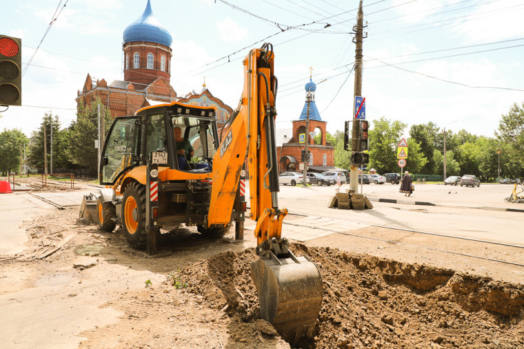 Илья Беспалов проинспектировал ход ремонта трамвайных путей на ул. Плеханова.