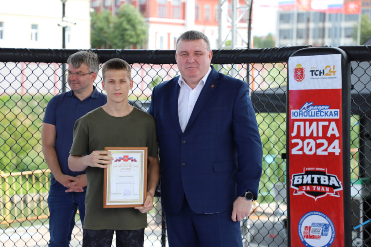 Илья Беспалов поприветствовал спортсменов Юношеской Лиги ММА.