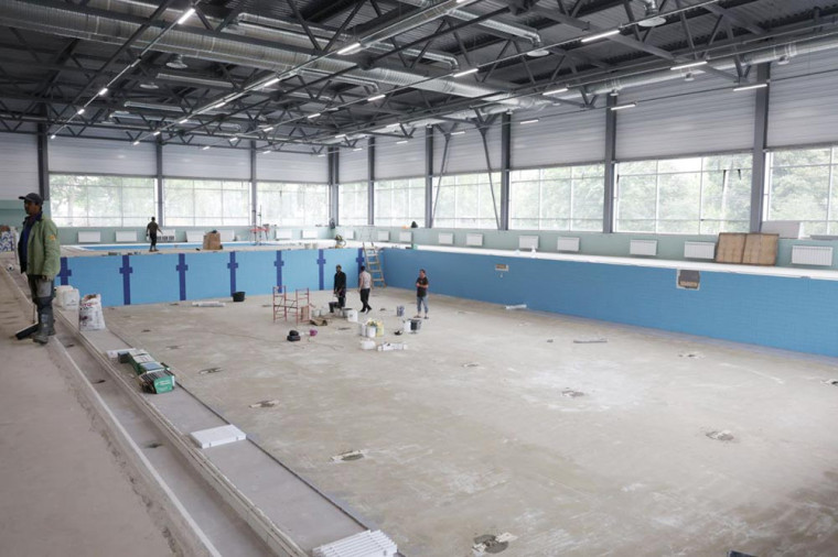 В Скуратово продолжается строительство спортивного комплекса.