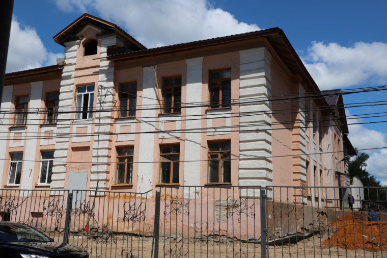 В Скуратово капитально ремонтируют здание школы в ЦО №26.