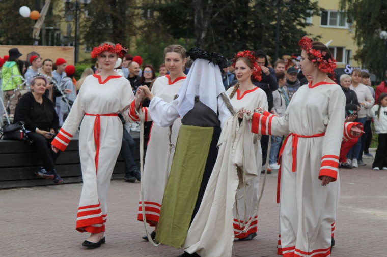 В Туле открылся XV Международный фестиваль уличных театров «Театральный дворик». Фоторепортаж.