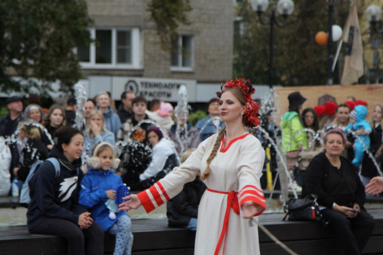 В Туле открылся XV Международный фестиваль уличных театров «Театральный дворик». Фоторепортаж.