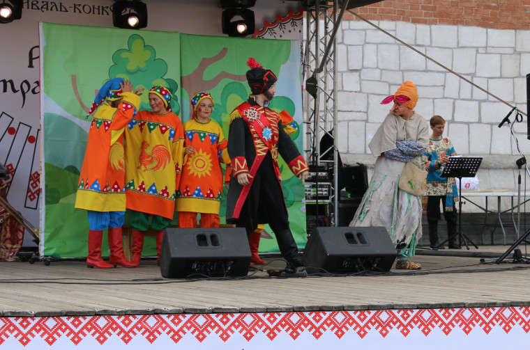 На Казанской набережной проходит фестиваль-конкурс «PROтрадиции».