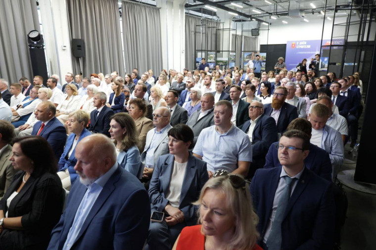 Илья Беспалов принял участие в торжественном мероприятии, приуроченном ко Дню строителя.