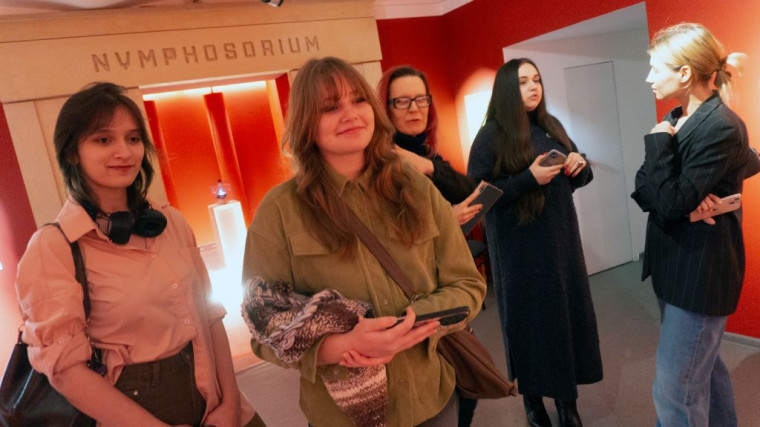 В ТИАМе открылась выставка, посвященная произведениям русского писателя Николая Лескова.