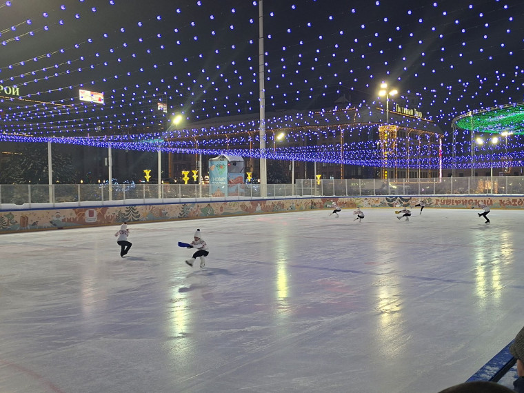 Виртуозы на льду: на Губернском катке прошли показательные выступления тульских фигуристов.