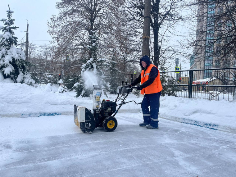 Илья Беспалов: Социальным объектам – первостепенное внимание при ликвидации последствий непогоды.