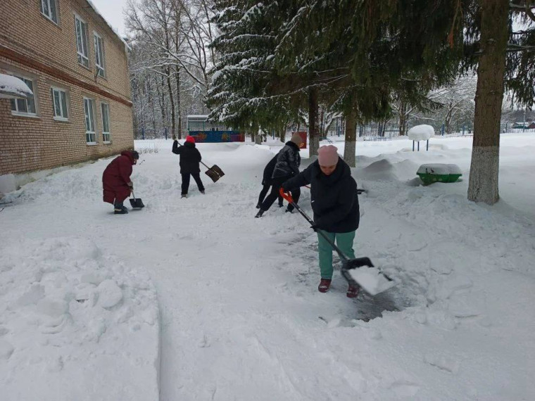 Илья Беспалов: Социальным объектам – первостепенное внимание при ликвидации последствий непогоды.