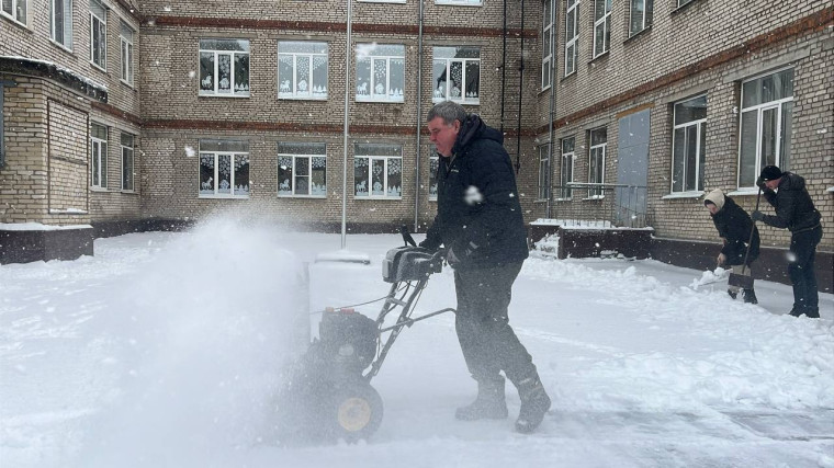 Илья Беспалов: Социальным объектам – первостепенное внимание при ликвидации последствий непогоды.