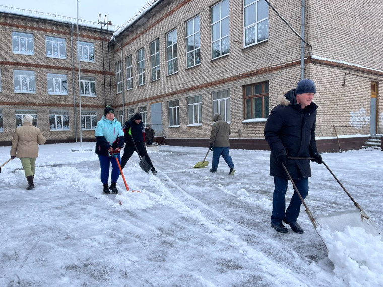 Илья Беспалов: Социальным объектам – первостепенное внимание при ликвидации последствий непогоды.