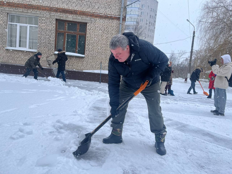 Илья Беспалов: Социальным объектам – первостепенное внимание при ликвидации последствий непогоды.
