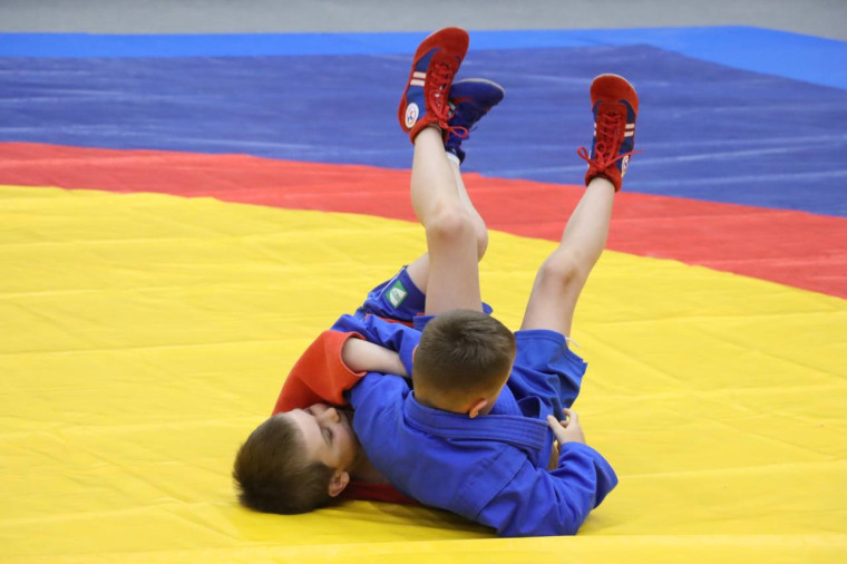 «Мой первый старт»: в Туле состоялся Новогодний турнир по самбо.