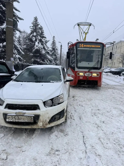 За остановку на трамвайных путях – штраф.