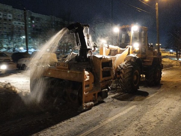 В Туле продолжается уборка и вывоз снега.