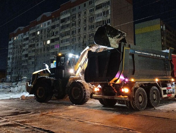 В Туле продолжается уборка и вывоз снега.