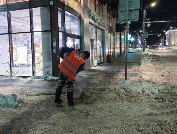 В Туле продолжается уборка и вывоз снега.
