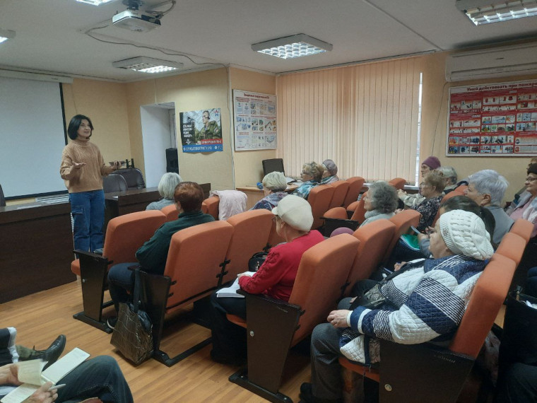В Советском округе прошел семинар «Здоровый образ жизни - вклад в долголетие».